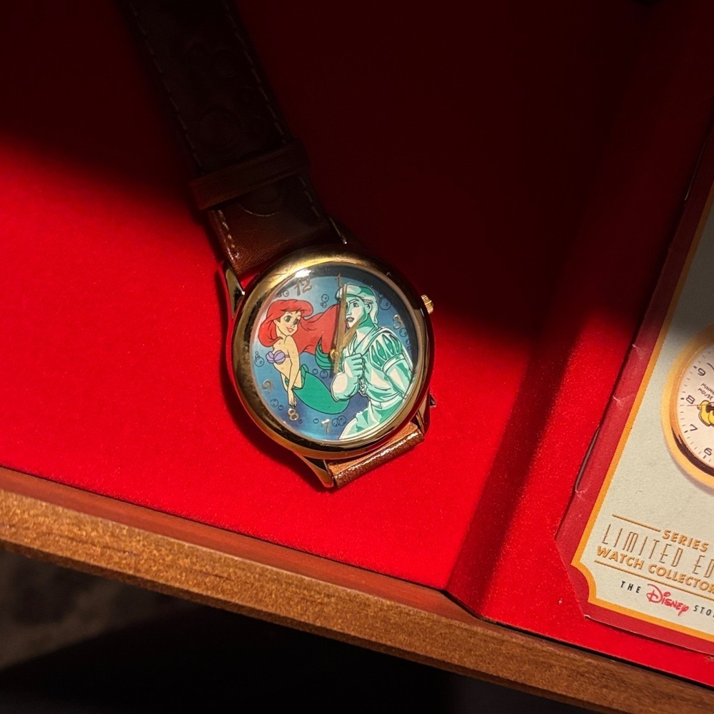 Disney Ariel and Prince Eric Wooden box/watch  - Blue and White - Picture 3 of 5